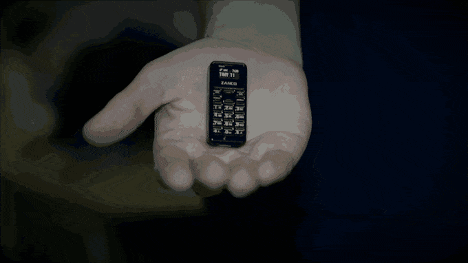 Teléfono en la mano