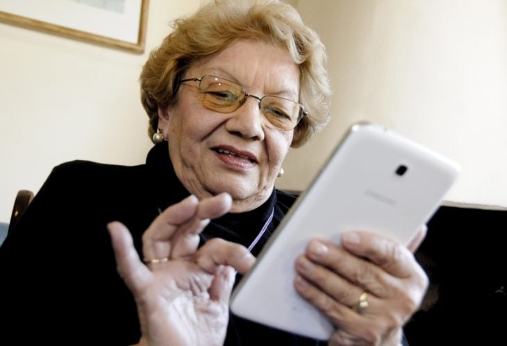 abuela celular