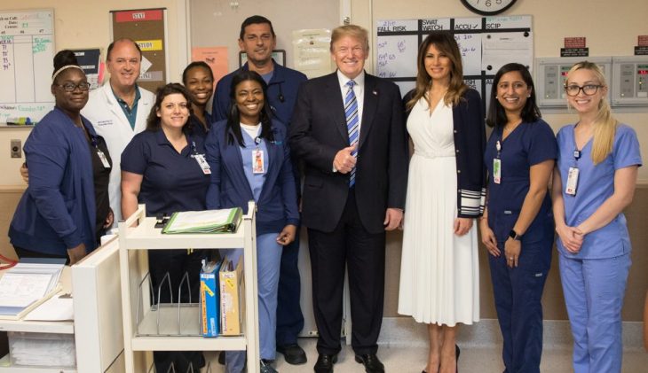 Trump visita hospital