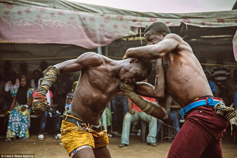 Самая опасная борьба. Нигерийский бокс дамбе. Африканские боевые искусства. Африканский бокс дамбе.