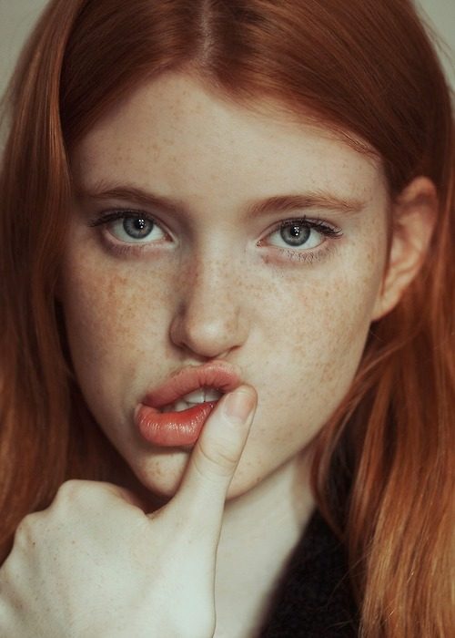 Chicas bellas con pecas