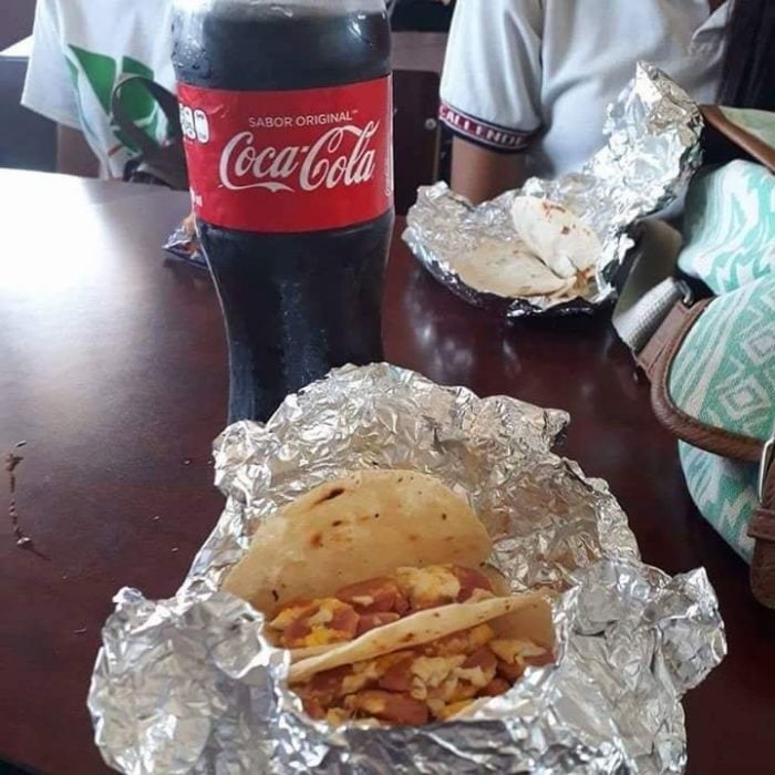 Tacos y Coca Cola