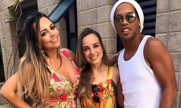 Ronaldinho y sus dos novias