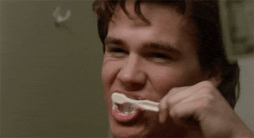 limpiando los dientes gif