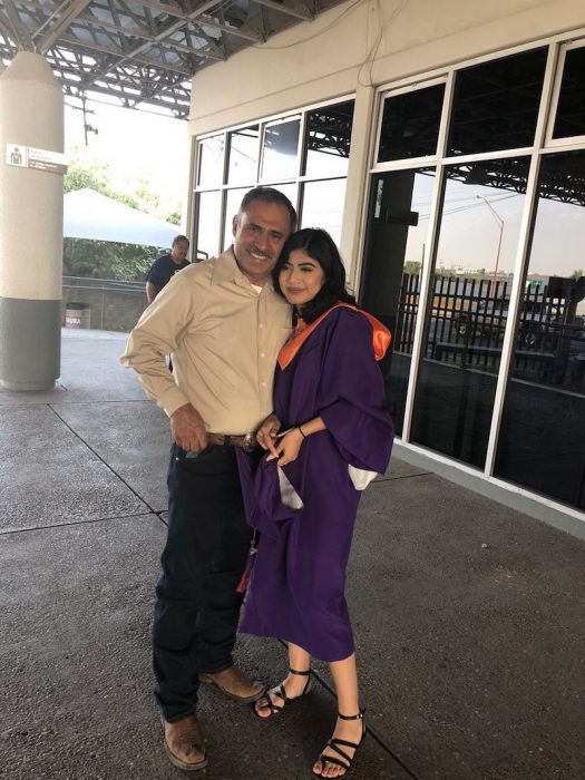 Padre e hija en la frontera