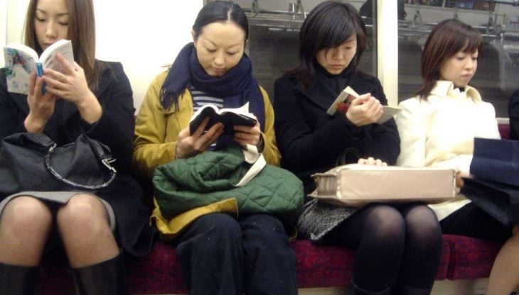 japonesas leyendo