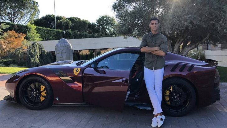 Cristiano Ronaldo en su coche