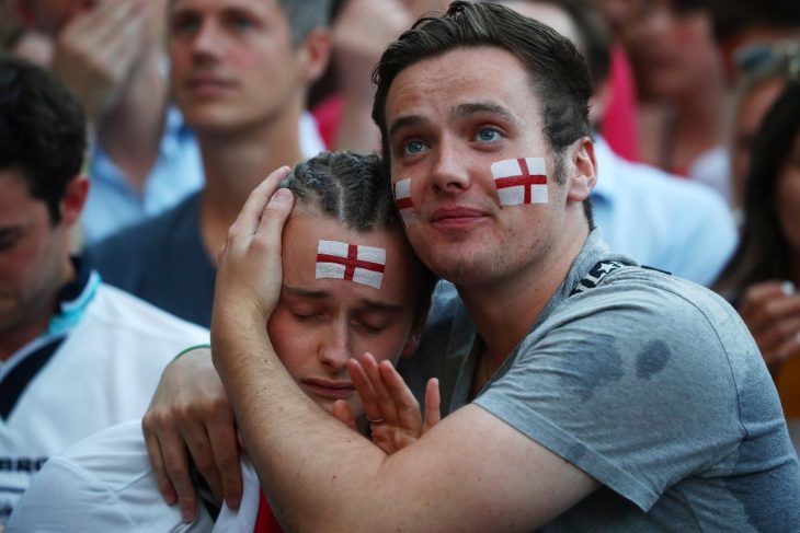 Ingleses llorando por eliminación en Rusia