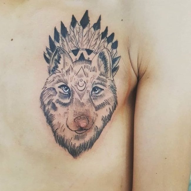 Tatuajes feos lobo pezón