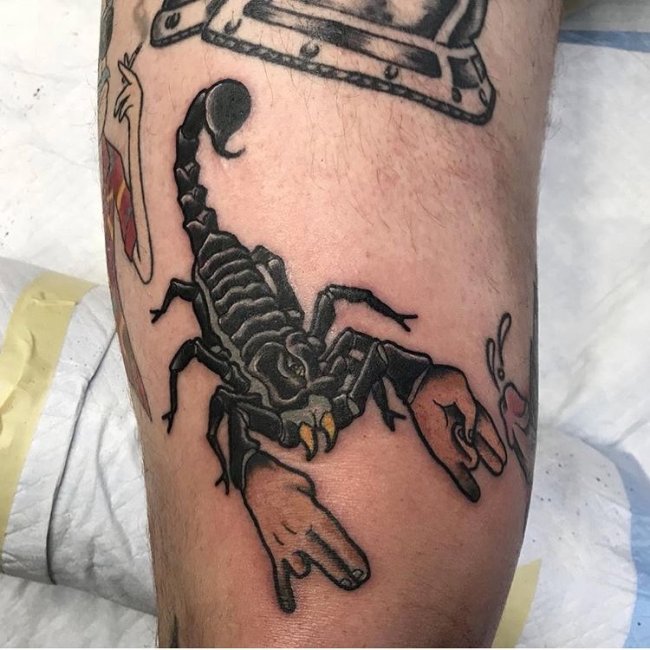 Tatuajes feos escorpion