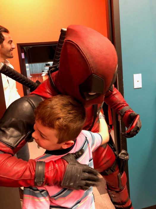 Niño con Deadpool