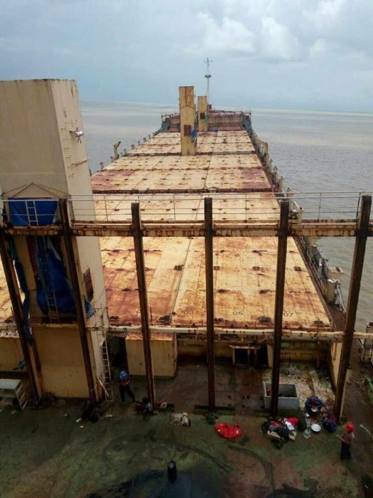 Barco abandonado cubierta