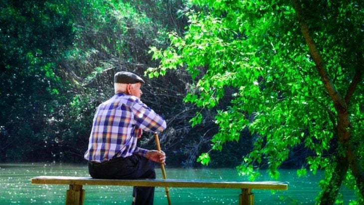 Viejo en el parque