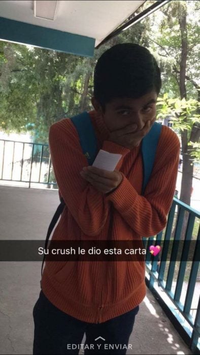 Su crush le dio una carta