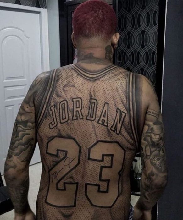 Jersey de Jordan tatuado