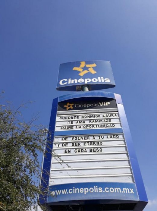 Mensaje en cartelera de cine