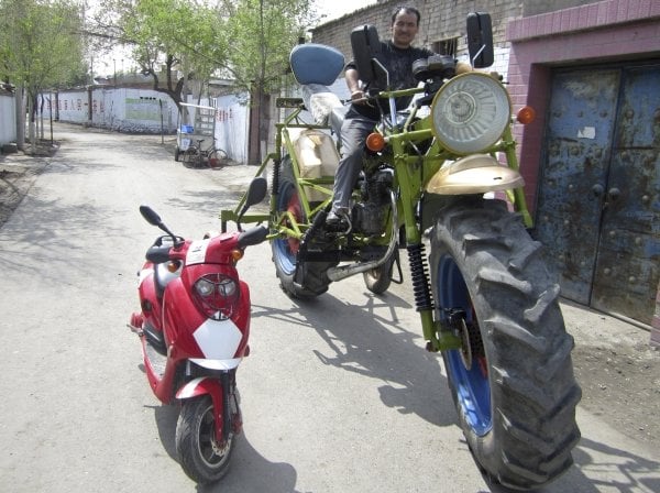 Objetos gigantes motocicleta