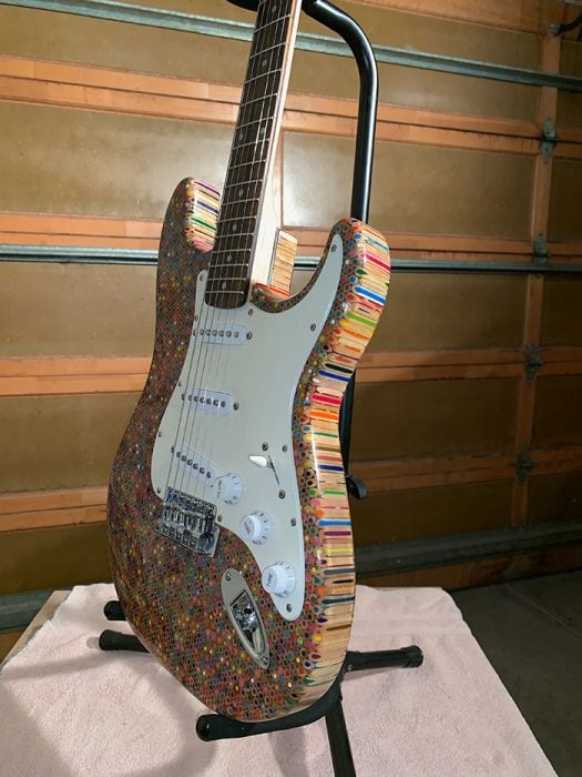 guitarra de 1200 colores