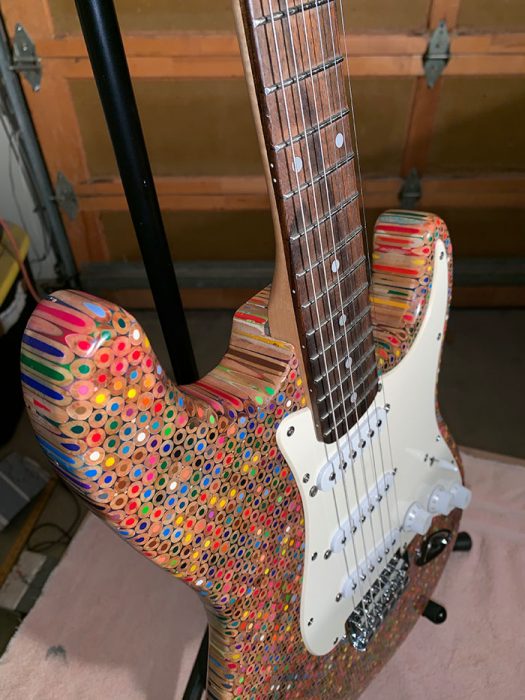 guitarra de 1200 colores