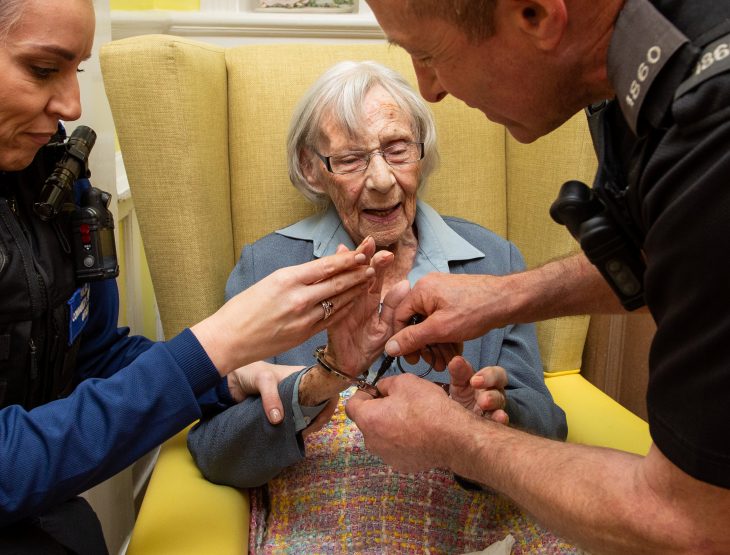 Viejita de 104 años arrestada