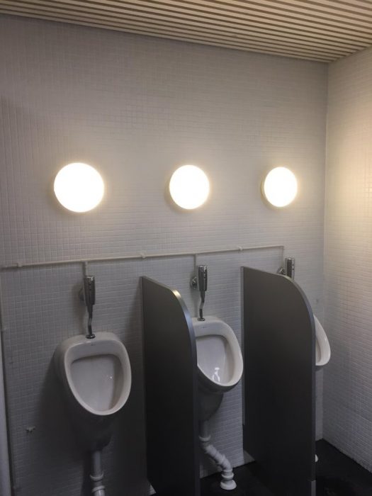 objetos mal diseñados urinales