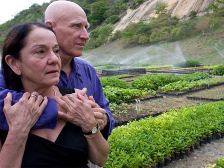 fotógrafo sebastiao salgado y esposa reforestan boesque