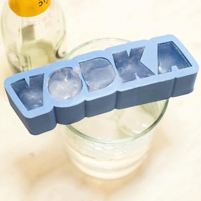 Inventos innecesarios hielo letras vodka