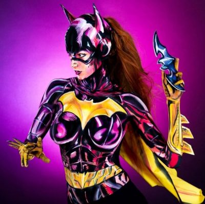 Kay Pike se convierte en cómic con increíble body painting