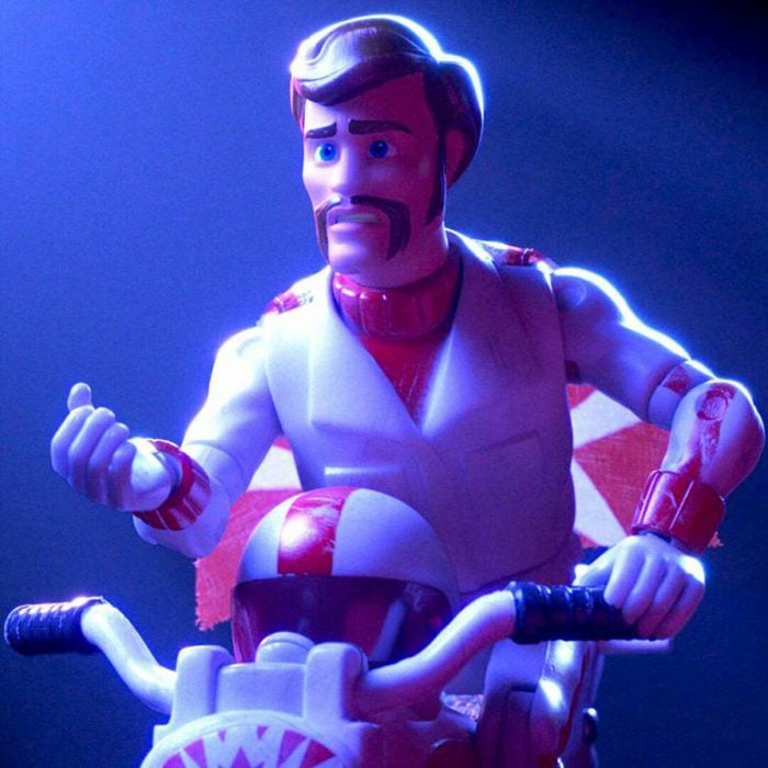 duke caboom el personaje de toy story 4 intepretado por keanu reeves