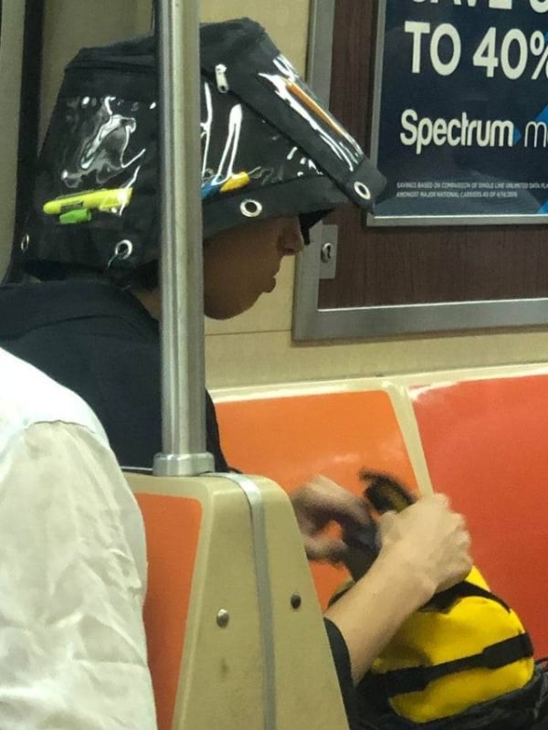 25 Personas muy extrañas vistas en transporte público