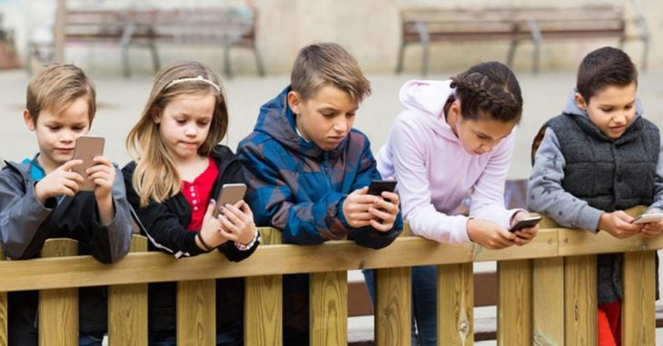 niños con celular