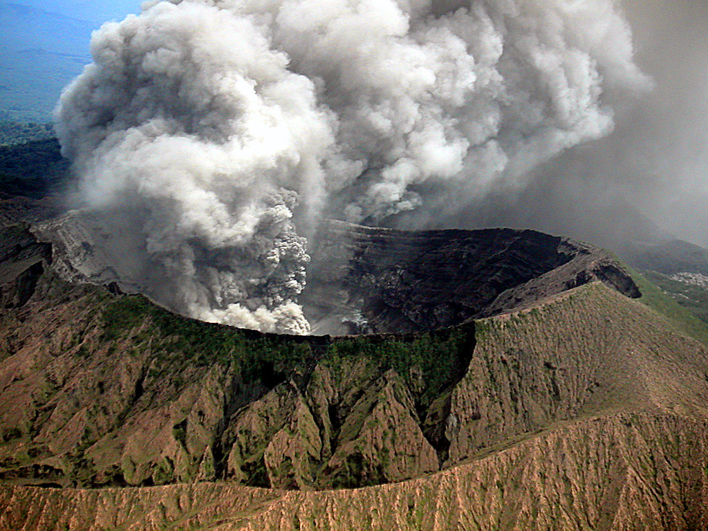 Землетрясение и вулканы география. Вулкан Галерас Колумбия. Поас Коста-Рика. Вулкан Бардарбунга. Кирисима вулкан.