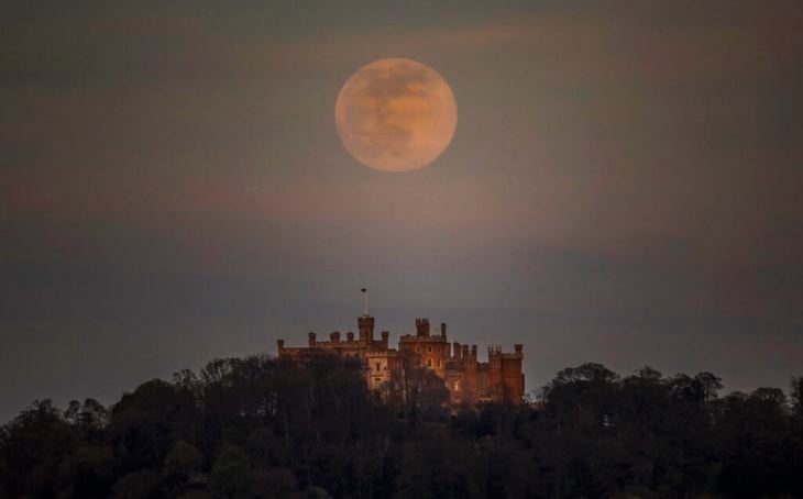 superluna rosa en el mundo