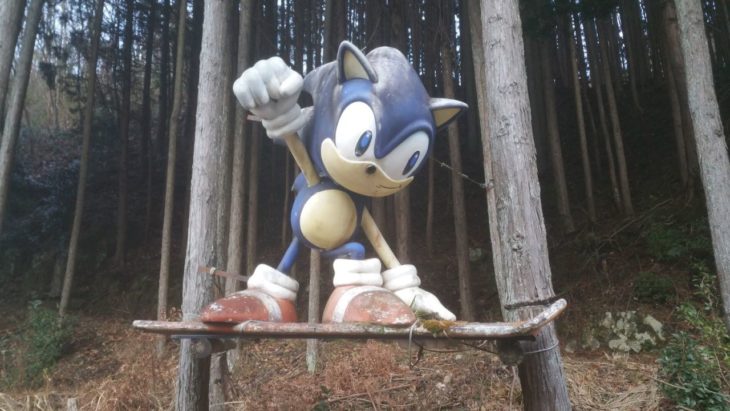 sonic estatua