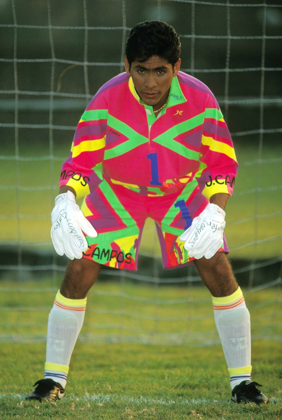 He aprendido niña nacido 10 de los uniformes más raros que hemos visto en el futbol