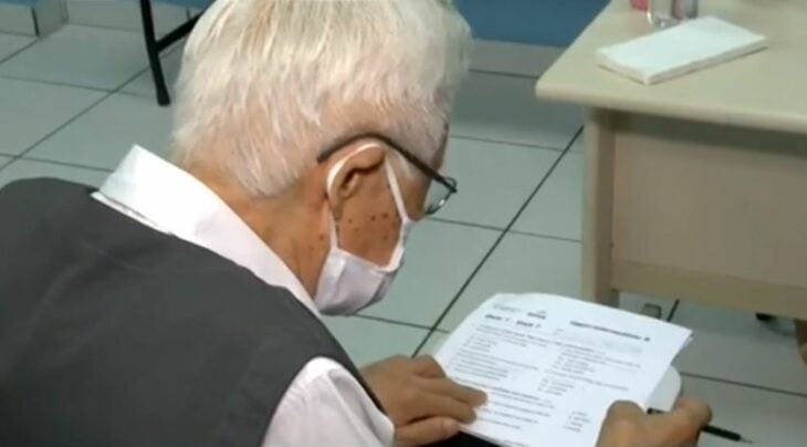 abuelo estudia medicina