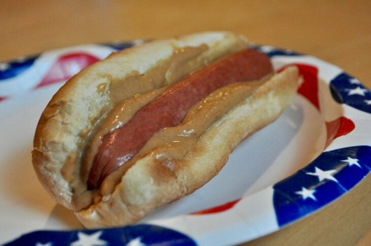 hotdog con peanutbutter