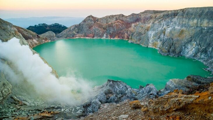 Lago de ácido Kawah Ijen