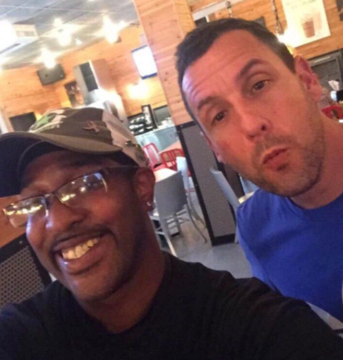 adam-sandler-restaurante10