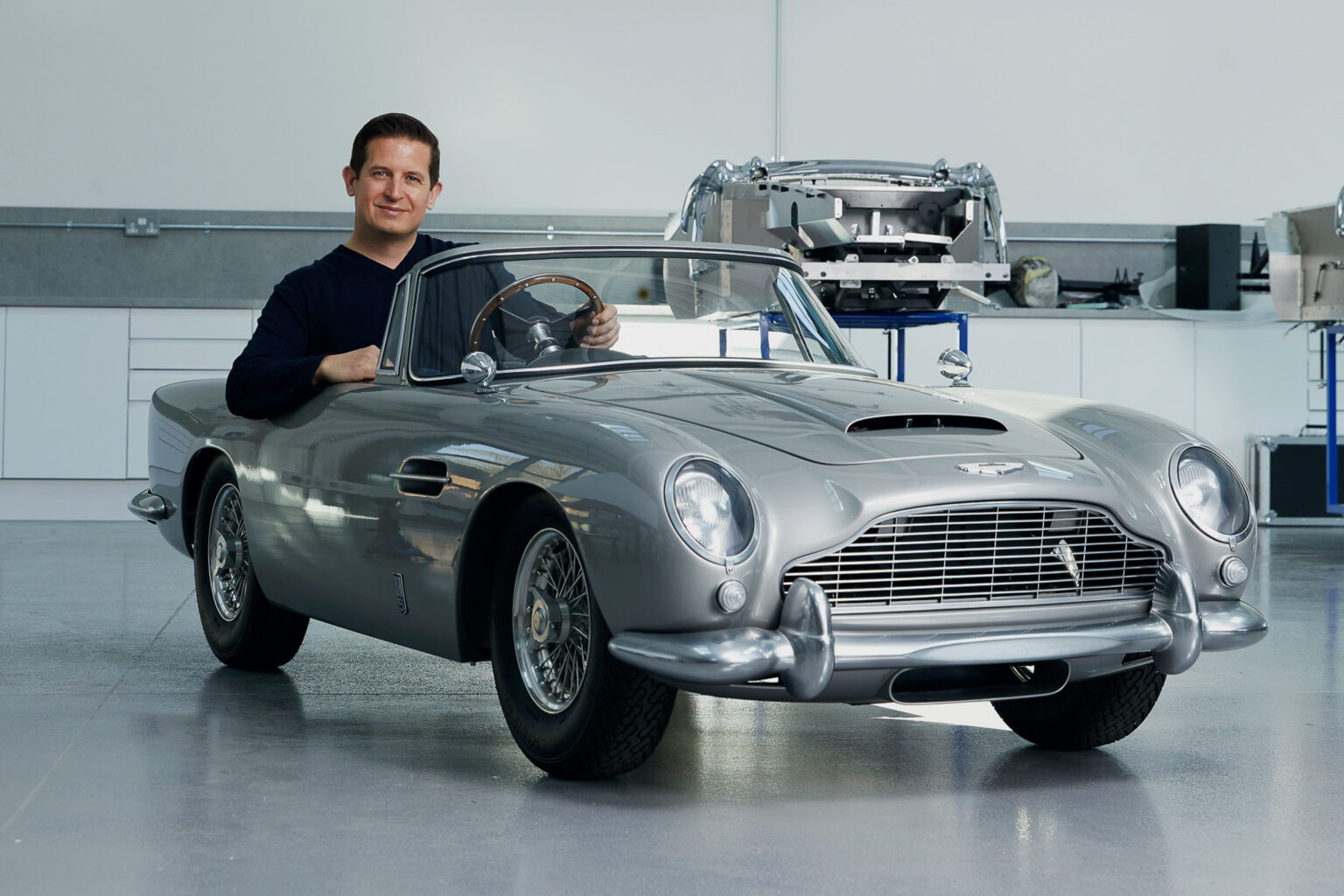 Lanzan réplica para niños del Aston Martin DB5 del agente 007