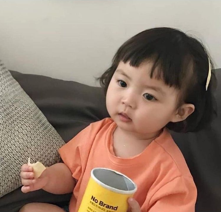 Mamá de “la niña coreana” prohíbe el uso de sus stickers