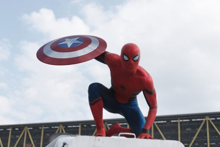 Civil War Spiderman actor 730x487 Extrañas teorías aseguran que los Vengadores sí existían en los universos de Tobey Maguire y Andrew Garfield