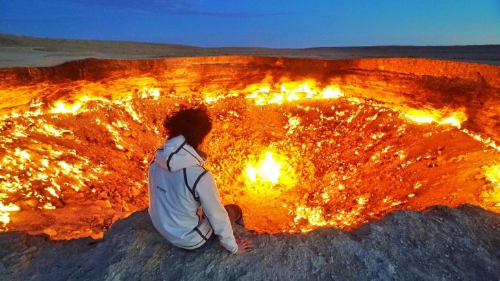 elvatocmoosisd 730x411 Presidente de Turkmenistán ordena a científicos apagar la ‘Puerta del Infierno’ que arde desde 1971