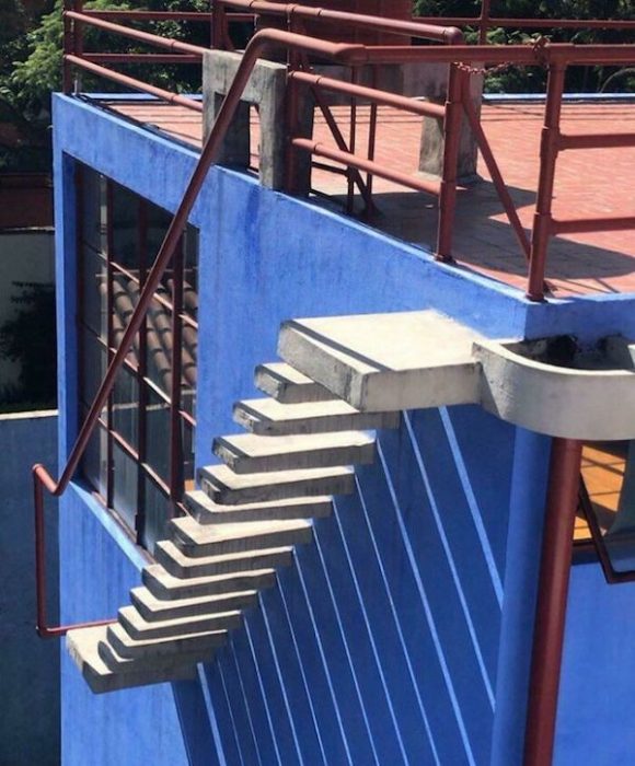 escaleras al cielo 580x700 20 Extraños objetos mal diseñados que podrían provocar un desastre si algún despistado no se da cuenta