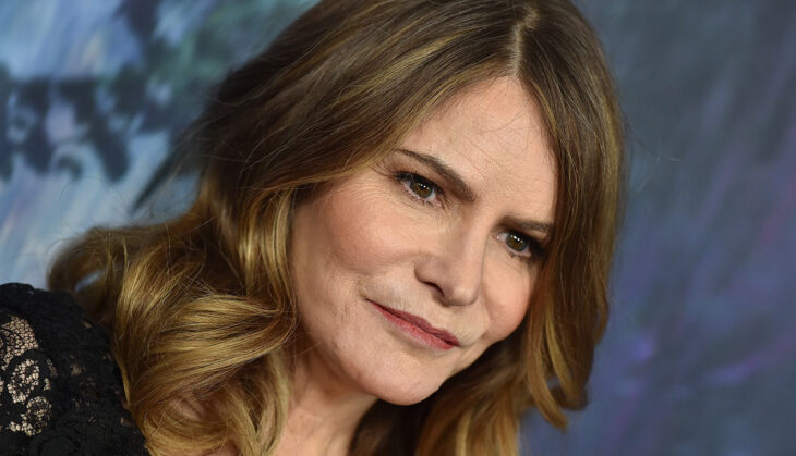 Jennifer Jason Leigh