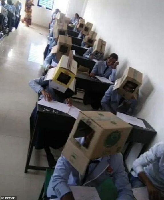 Estudiantes con cajas