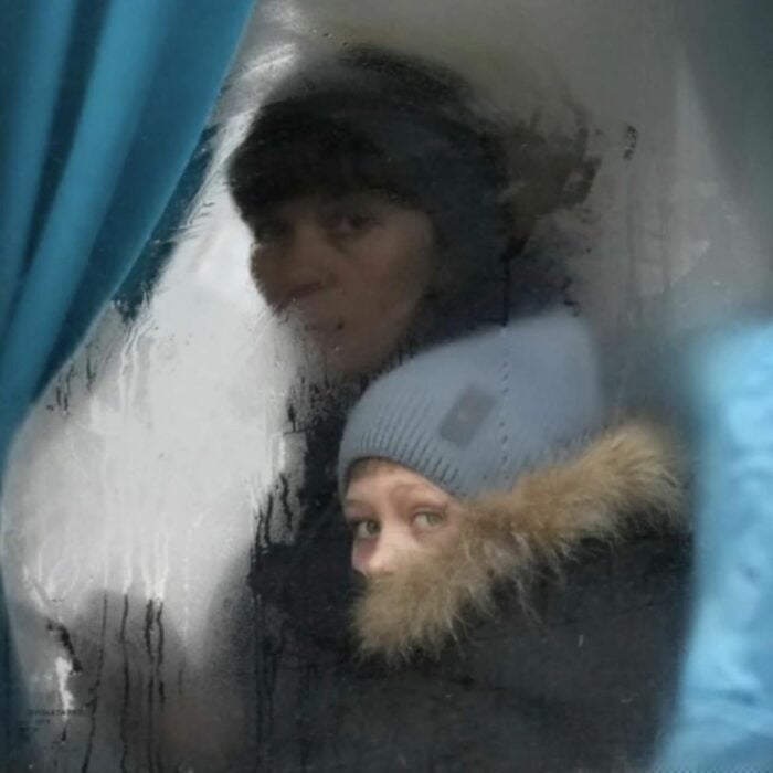 abuelos en el metro ;Fotos que muestran las tristes consecuencias en el conflicto Ucrania - Rusia