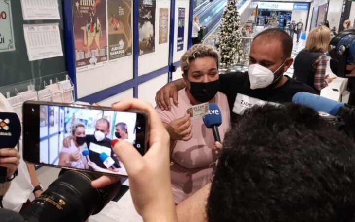 Antonio y Yazmina una pareja en España que ganó el premio de la lotería