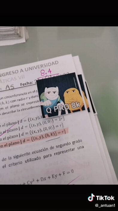 Examen con un 8 punto 4 de calificación meme de fynn y jake de hora de aventura exclamando que pro 8k profe antuan