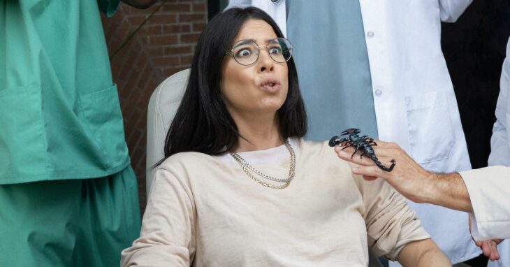 Rachel Wolfson es expuesta a un enorme escorpion jackass forever